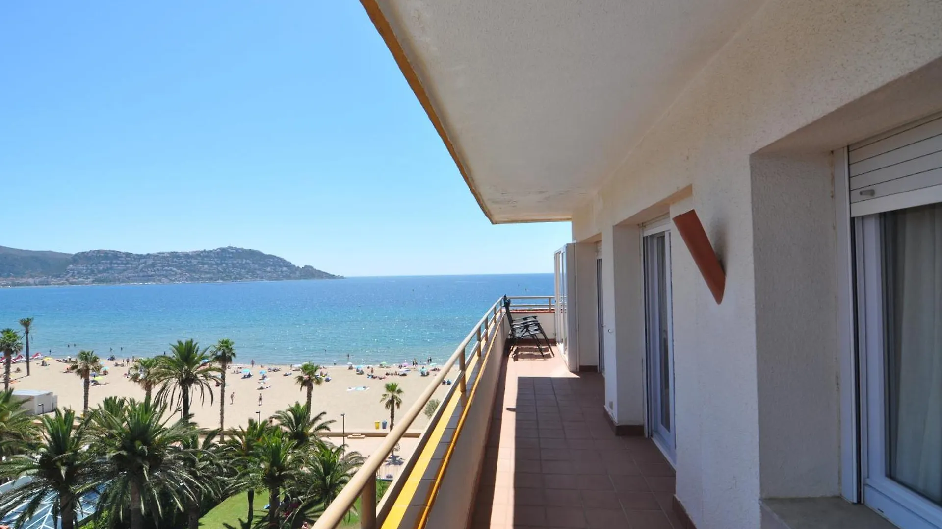 Rnet - Rhc 1613 Roses Holiday Center Spain